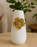 Vaso Decorativo Golden Flower Cerâmica – Branco e Dourado (25,2 cm)