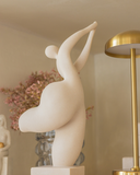 Escultura "Movimento" Mulher em Polirresina 35,5cm x 17cm x 12cm